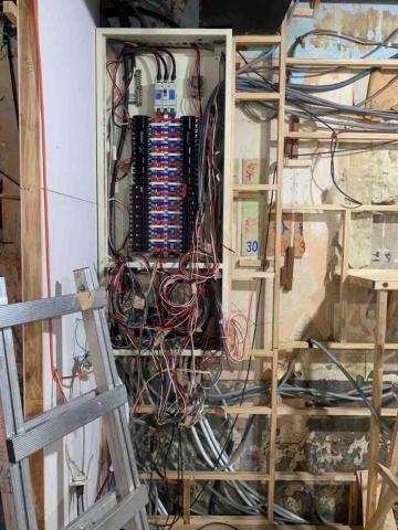 佳銓水電空調工程行 -  店面線路整合