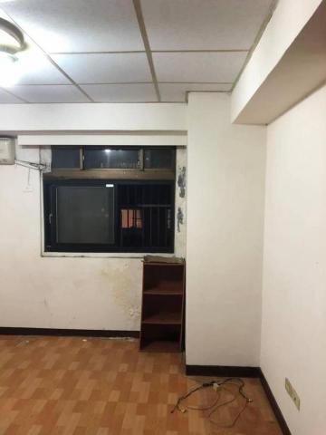 匠心裝修工程 - 裝修前主臥，外牆壁癌