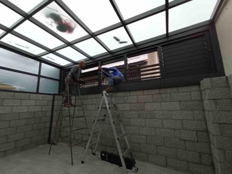 胡勝富 - 採光罩及百葉窗施工