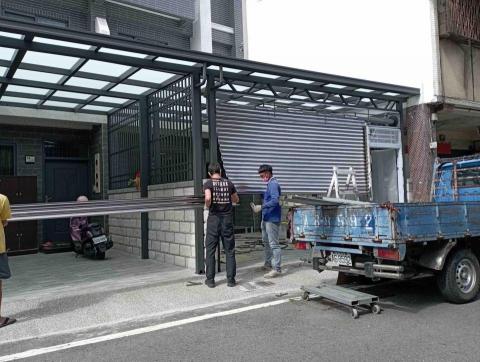 胡勝富 - 白鐵電動捲門施作