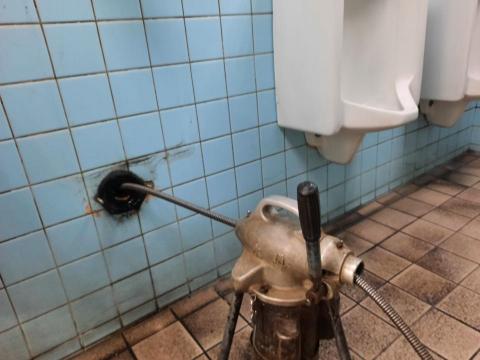 立即通企業社 - 小便斗拆裝尿管疏通