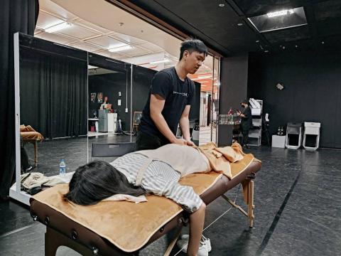 陳志政 - 放鬆大腿後側按摩