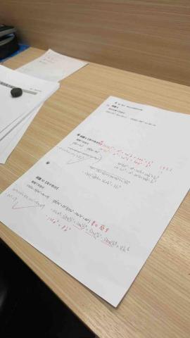 鄧佳芸 - 批改學生作業及檢討