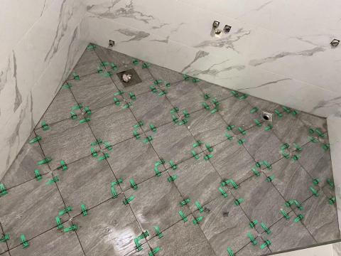 慶築工程行 - 三民區衛浴翻新（鯊魚劍洩水貼磚