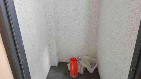 宇頡 - 廁所抿石