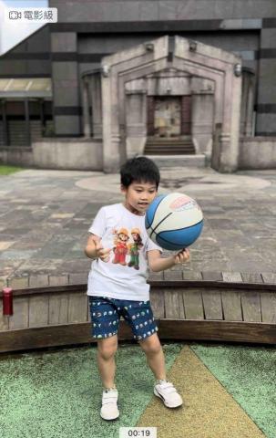 吳珮玲 - 幼兒大班學轉球