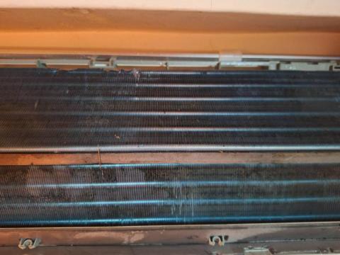 林育宗 - 分離式冷氣鰭片清洗前