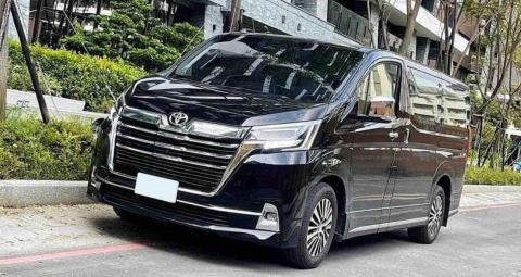 櫻花國際網約車 - Toyota Granvia