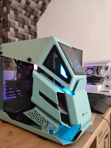 劉偉恩（惟馨資訊） - 古怪機殼流，我也有
（全有保固）