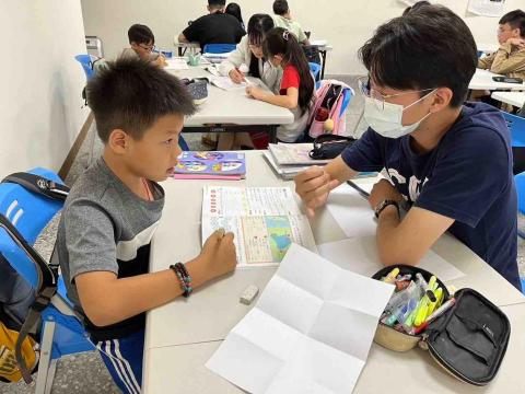 洪維謙 - 輔導國小學童數學科作業