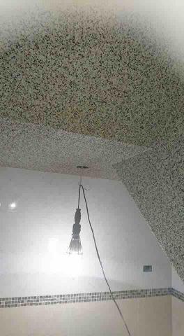 宇頡 - 廁所內梯背抿石