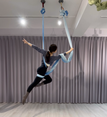 李庭昀｜空中瑜珈、低空伸展教學 - 