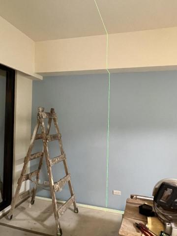 吳上章 - <不用裝潢 也可以安裝任何你喜歡的燈具>
雷射水平儀-放樣