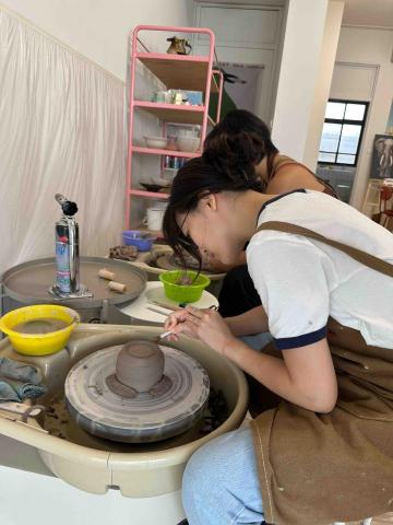 李依蓁 - 陶藝拉胚