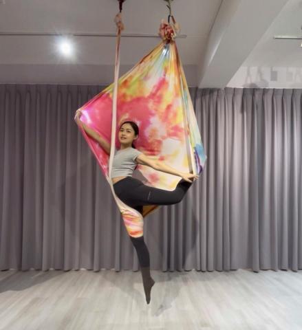 李庭昀｜空中瑜珈、低空伸展教學 - 