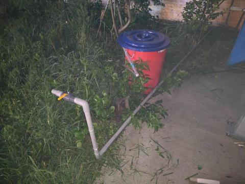 阿源 - 花圃灑水