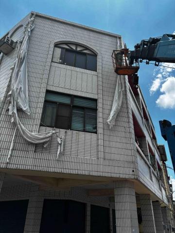 宏峻起重工程行 - 三樓外牆帆布拆除