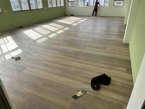 正韡輕隔間 - 壓扣地板