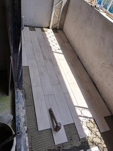 李信成 - 陽台木紋磚施工