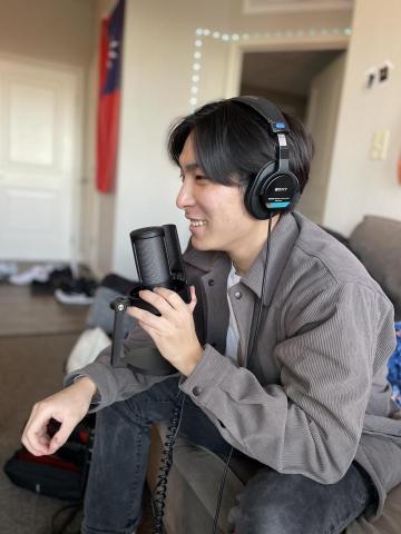 Jasper - 此照片為本人為學校電台主持談話性節目的照片