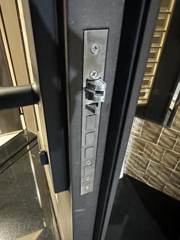 陳冠宇 - 電子鎖門板訂做