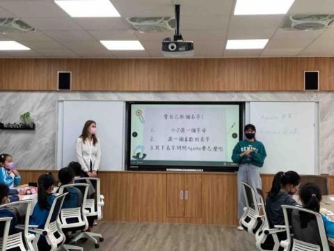 蔡佳宸 - 於國小法語課輔課程擔任教師