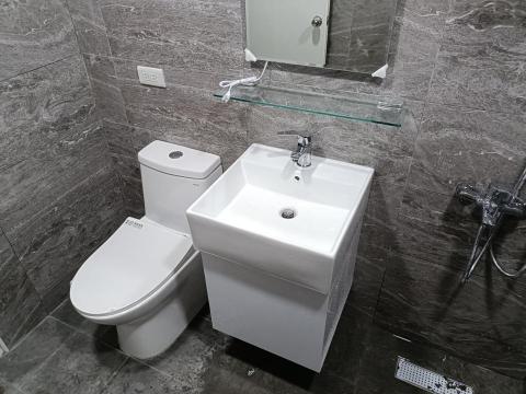 大立工程 - 浴櫃，鏡台，鏡子，馬桶，插座，淋浴安裝