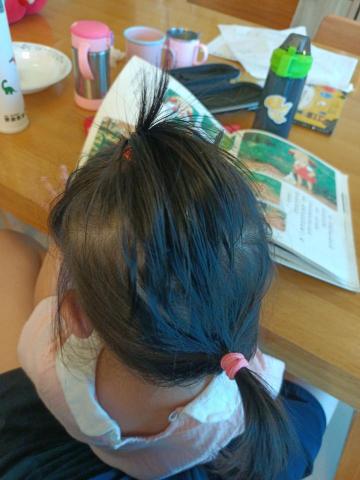 楊貽茜 - 唸故事給1.5y的妹妹