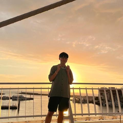 提供調酒課程中壢服務的專家周子郡