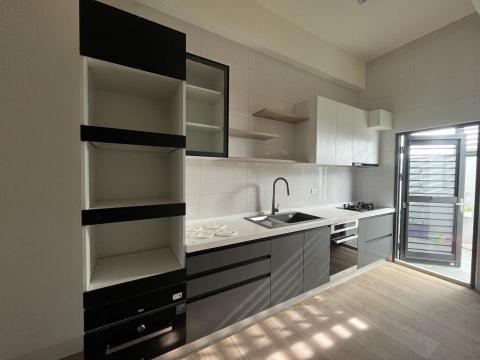 呂子晴 - 一字型櫥櫃現代設計