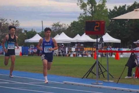 吳俊葳 - 全大運 1500公尺甲組選手