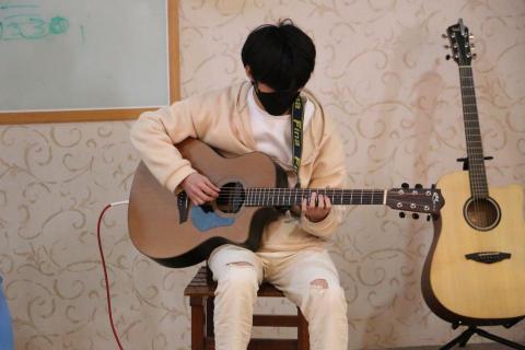 邱榆瑾 - 在高中表演