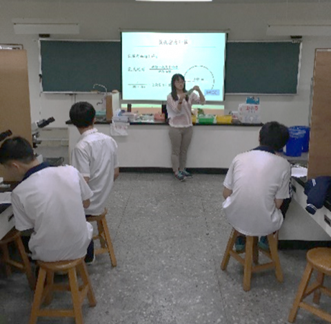 詹老師，數理家教 - 於公立學校任教生物