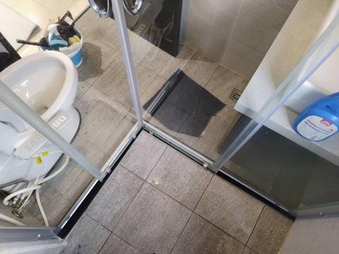 周光山 - 乾溼玻璃清潔後