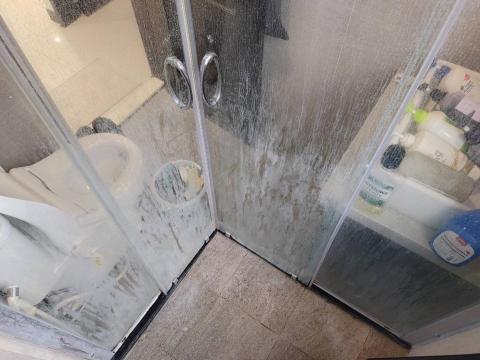 周光山 - 乾溼玻璃清潔前