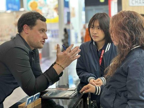 吳其珈 - 與國外客戶溝通需求