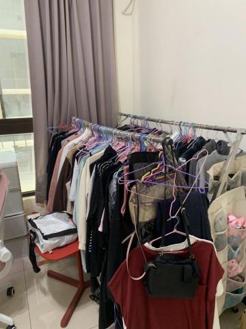 劉秀萍 - 衣服還好打包,把它放進袋子裡就行了.因為客戶也是喜歡用掛的.客戶表示我們動作很快,很滿意!!