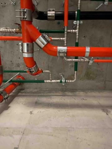 楊冠葳 - 給水吊管