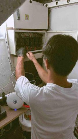 楊冠葳 - 電力故障檢修