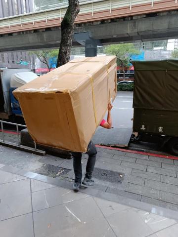 尚典精緻搬家有限公司 - 大型家具搬運