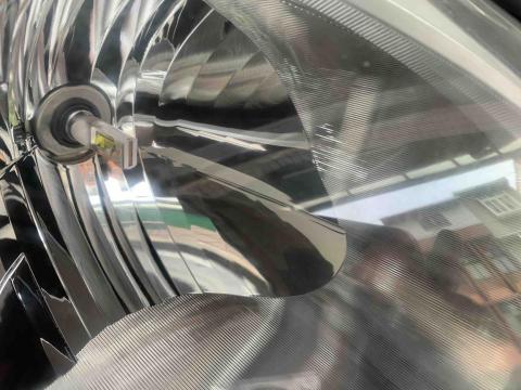 鋼鐵露露鍍膜專門店 -  大燈修復