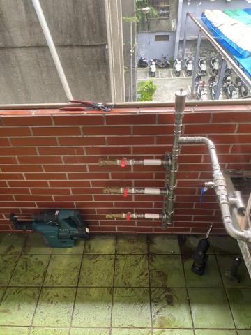 張小瑋 - 配錶前水管