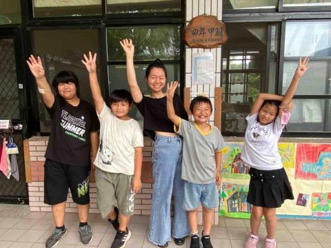 劉欣芳 - 擔任國小老師照片