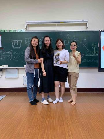 劉欣芳 - 與學生家長關係親密