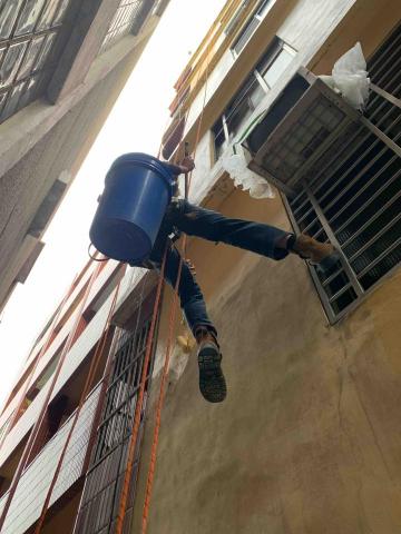 村村水電 蜘蛛人 電動車充電樁安裝 - 外牆防水油漆