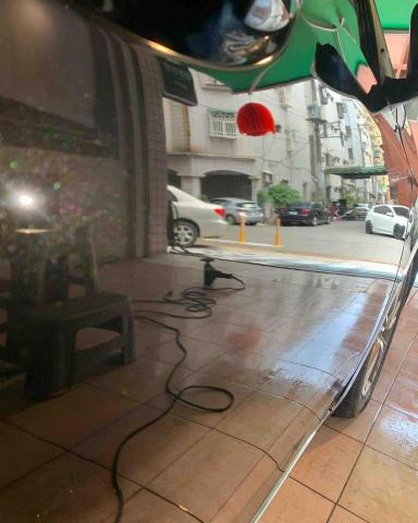 鋼鐵露露鍍膜專門店 - 鏡面美容