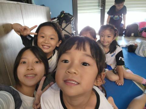 李宜臻 - 左下我～跟小朋友一起玩