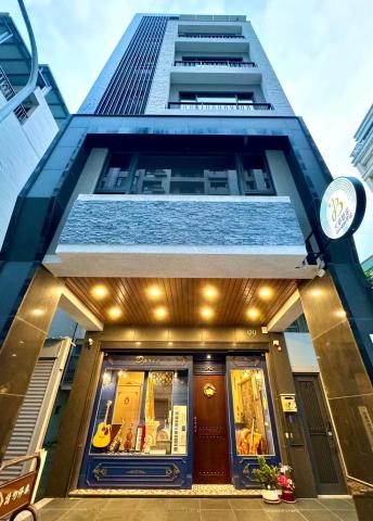 大夢想家音樂推廣中心 - 在巷弄內的華麗建築，一樓有典雅的咖啡廳，提供學員或是家長休息