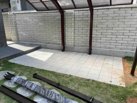 羽 - 平板磚鋪設