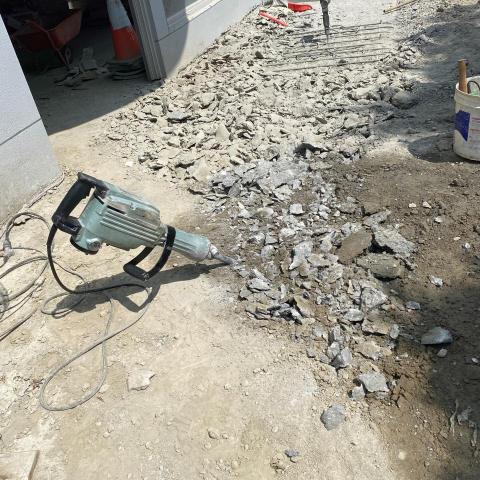 提供打石服務的專家伯燊